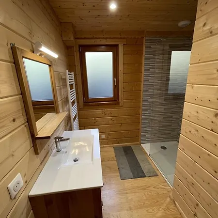 Spacieux Avec Balcon Et Cuisine Equipee - Fr-1-787-112 *