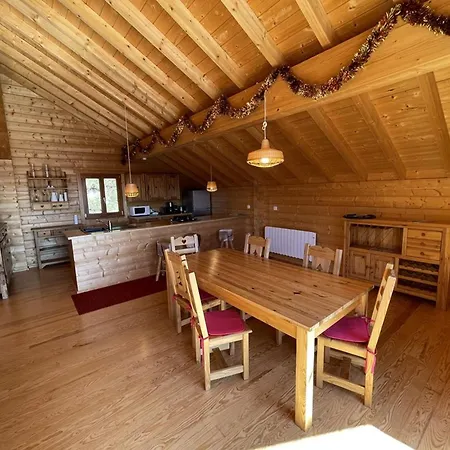 Chalet Spacieux Avec Balcon Et Cuisine Equipee - Fr-1-787-112